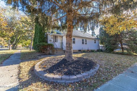 Tiny photo for 402 E Indiana Avenue, Maumee, OH 43537 (MLS # 10002498)