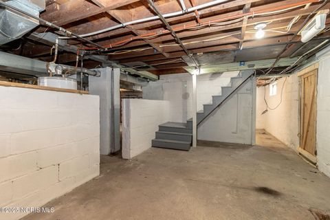 Tiny photo for 402 E Indiana Avenue, Maumee, OH 43537 (MLS # 10002498)