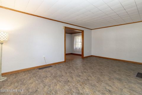 Tiny photo for 402 E Indiana Avenue, Maumee, OH 43537 (MLS # 10002498)