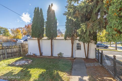 Tiny photo for 402 E Indiana Avenue, Maumee, OH 43537 (MLS # 10002498)