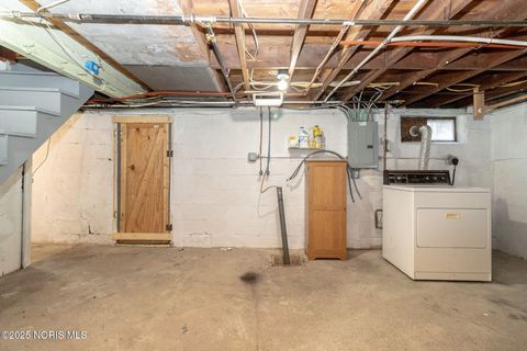Tiny photo for 402 E Indiana Avenue, Maumee, OH 43537 (MLS # 10002498)