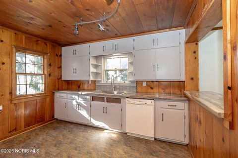 Tiny photo for 402 E Indiana Avenue, Maumee, OH 43537 (MLS # 10002498)