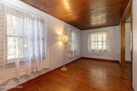 Tiny photo for 402 E Indiana Avenue, Maumee, OH 43537 (MLS # 10002498)