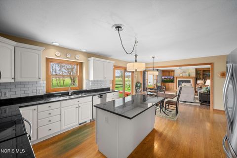 Tiny photo for 3016 Lexington Glen Boulevard, Monclova, OH 43542 (MLS # 10006002)