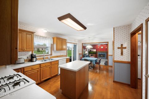 Tiny photo for 5882 Cherokee Avenue, Walbridge, OH 43465 (MLS # 10006743)