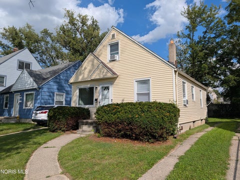 Photo of 1910 Fernhill Road, Toledo, OH 43607 (MLS # 10013342)