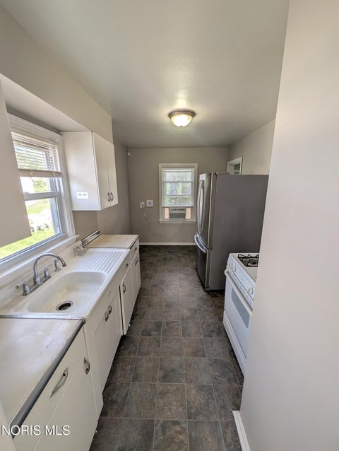 Tiny photo for 1910 Fernhill Road, Toledo, OH 43607 (MLS # 10013342)