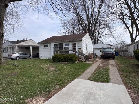 Photo of 1343 Almon Avenue, Toledo, OH 43614 (MLS # 10005692)