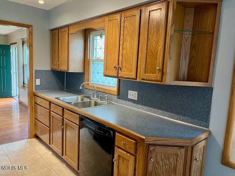 Tiny photo for 2305 108th Street, Toledo, OH 43611 (MLS # 10007149)