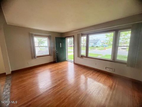 Tiny photo for 2305 108th Street, Toledo, OH 43611 (MLS # 10007149)
