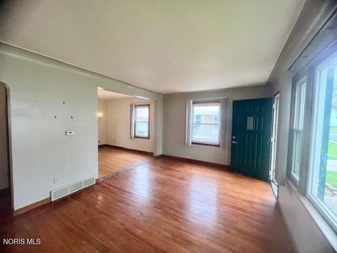 Tiny photo for 2305 108th Street, Toledo, OH 43611 (MLS # 10007149)