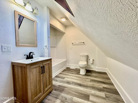 Tiny photo for 204 South Avenue, Toledo, OH 43609 (MLS # 10006441)