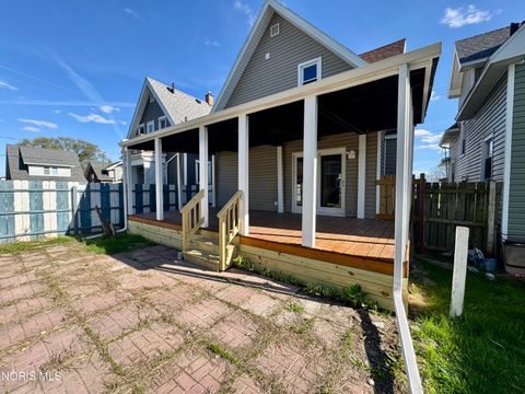 Tiny photo for 204 South Avenue, Toledo, OH 43609 (MLS # 10006441)