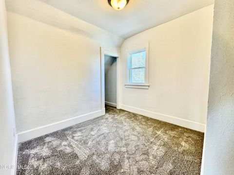 Tiny photo for 204 South Avenue, Toledo, OH 43609 (MLS # 10006441)