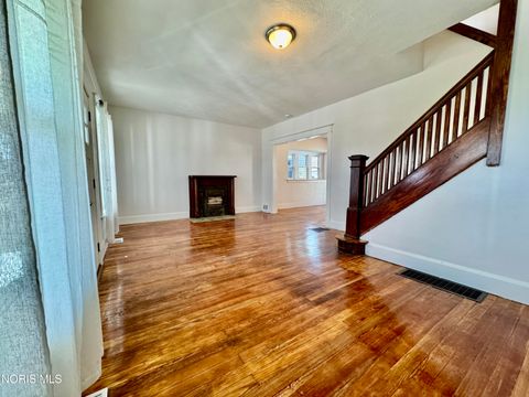 Tiny photo for 204 South Avenue, Toledo, OH 43609 (MLS # 10006441)