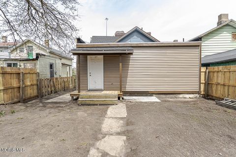 Tiny photo for 233 Garland Avenue, Toledo, OH 43609 (MLS # 10007040)