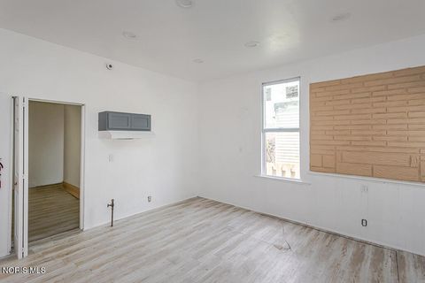 Tiny photo for 233 Garland Avenue, Toledo, OH 43609 (MLS # 10007040)