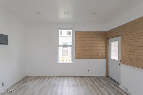 Tiny photo for 233 Garland Avenue, Toledo, OH 43609 (MLS # 10007040)