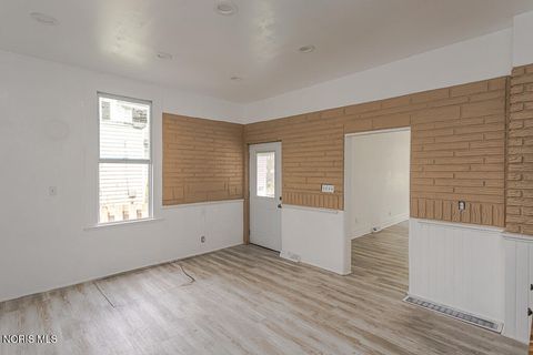 Tiny photo for 233 Garland Avenue, Toledo, OH 43609 (MLS # 10007040)