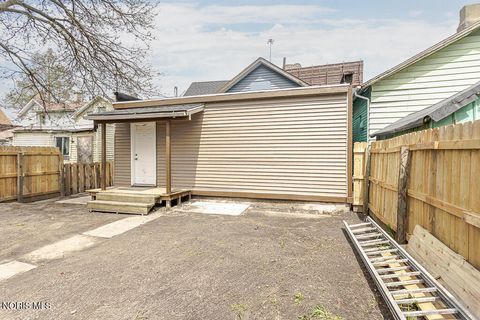 Tiny photo for 233 Garland Avenue, Toledo, OH 43609 (MLS # 10007040)