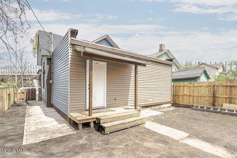 Tiny photo for 233 Garland Avenue, Toledo, OH 43609 (MLS # 10007040)