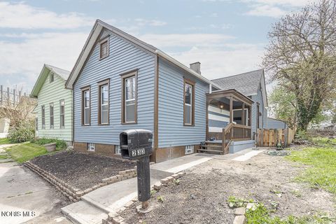 Tiny photo for 233 Garland Avenue, Toledo, OH 43609 (MLS # 10007040)