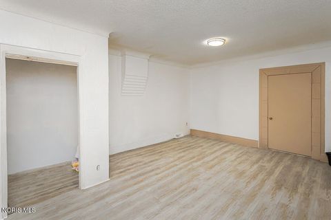 Tiny photo for 233 Garland Avenue, Toledo, OH 43609 (MLS # 10007040)