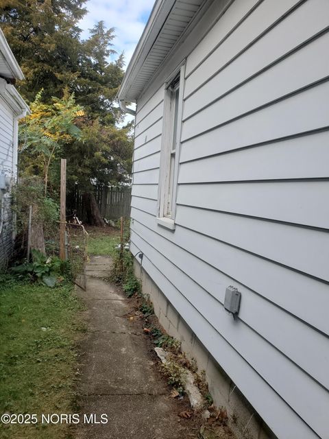 Tiny photo for 3245 Elm Street, Toledo, OH 43608 (MLS # 10000613)