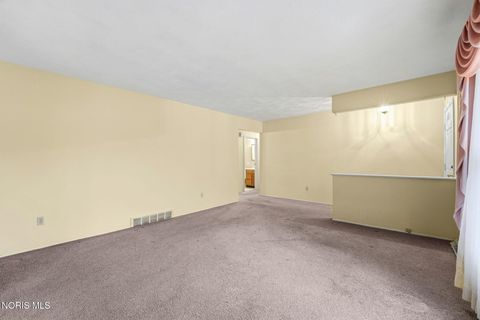 Tiny photo for 541 Dussel Drive, Maumee, OH 43537 (MLS # 10005208)