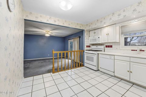 Tiny photo for 541 Dussel Drive, Maumee, OH 43537 (MLS # 10005208)