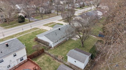 Tiny photo for 541 Dussel Drive, Maumee, OH 43537 (MLS # 10005208)