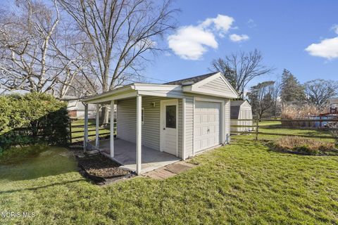 Tiny photo for 541 Dussel Drive, Maumee, OH 43537 (MLS # 10005208)