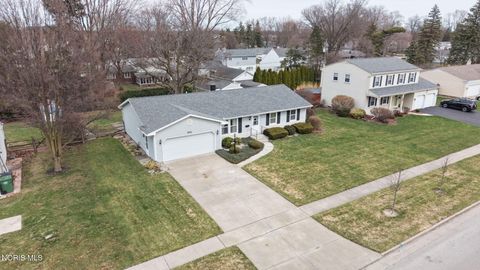 Tiny photo for 541 Dussel Drive, Maumee, OH 43537 (MLS # 10005208)