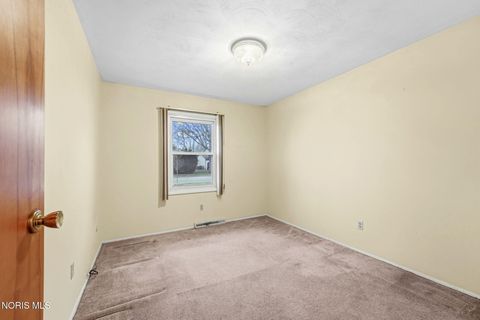 Tiny photo for 541 Dussel Drive, Maumee, OH 43537 (MLS # 10005208)