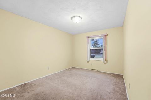 Tiny photo for 541 Dussel Drive, Maumee, OH 43537 (MLS # 10005208)