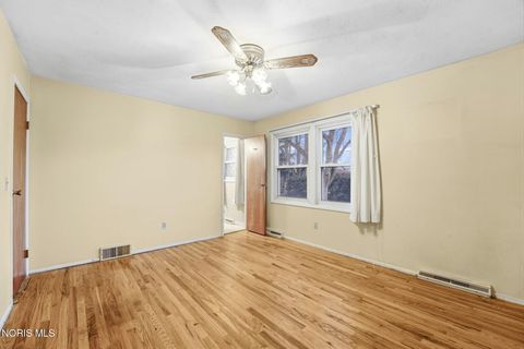 Tiny photo for 541 Dussel Drive, Maumee, OH 43537 (MLS # 10005208)