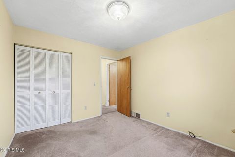 Tiny photo for 541 Dussel Drive, Maumee, OH 43537 (MLS # 10005208)