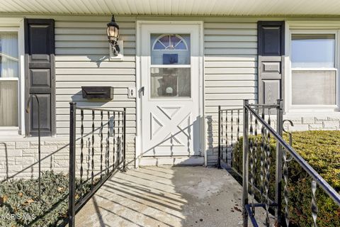 Tiny photo for 541 Dussel Drive, Maumee, OH 43537 (MLS # 10005208)