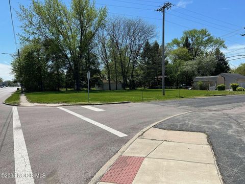 Photo of 1104 S Reynolds Road, Toledo, OH 43615 (MLS # 10002382)