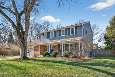 Photo of 1243 Brownwood Drive, Bowling Green, OH 43402 (MLS # 10005140)
