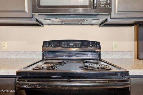 Tiny photo for 4730 Glendale Avenue #Apt 305, Toledo, OH 43614 (MLS # 10007077)
