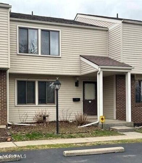 Photo of 4 Meadowbrook Court, Perrysburg, OH 43551 (MLS # 10005111)