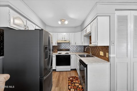 Tiny photo for 4 Meadowbrook Drive, Perrysburg, OH 43551 (MLS # 10005111)