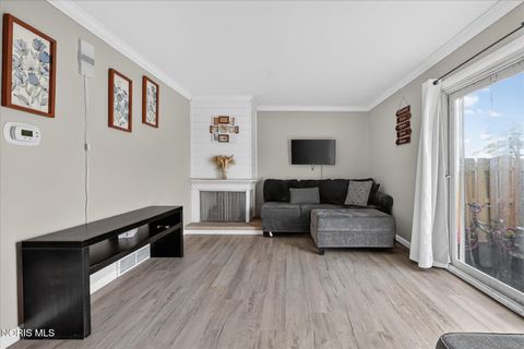 Tiny photo for 4 Meadowbrook Drive, Perrysburg, OH 43551 (MLS # 10005111)