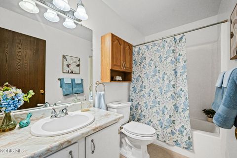 Tiny photo for 5 Olde Orchard Drive, Perrysburg, OH 43551 (MLS # 10009672)