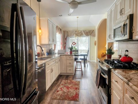 Tiny photo for 7 Bent Creek Crossing, Sylvania, OH 43560 (MLS # 10004657)