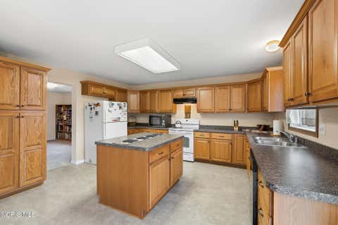 Tiny photo for 1121 Sandpiper Lane, Bowling Green, OH 43402 (MLS # 10011728)