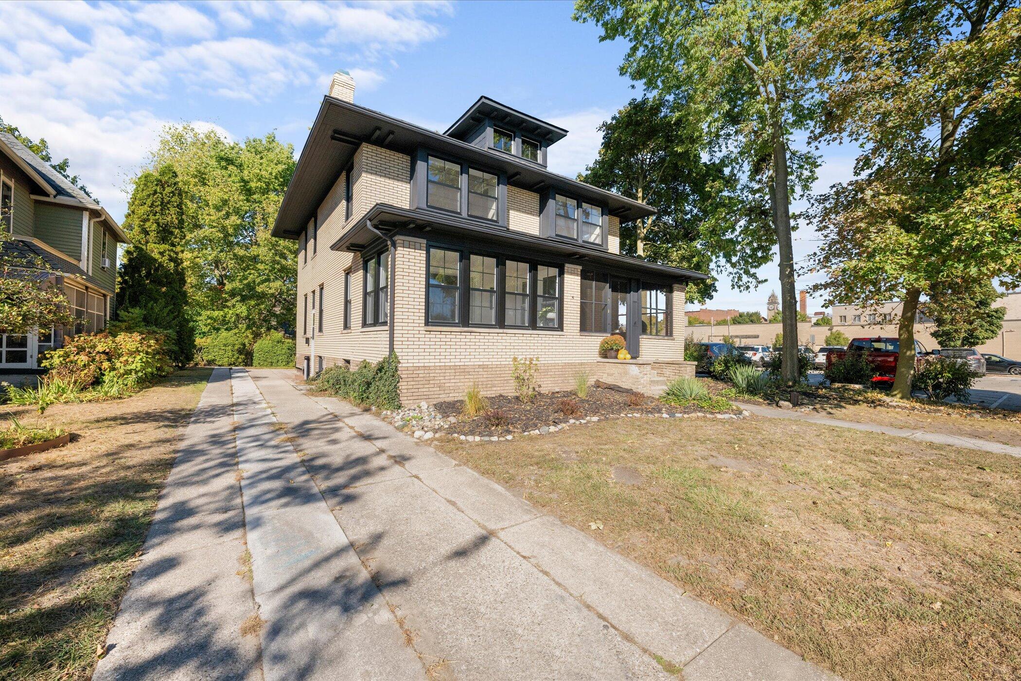 210 W Wooster Street