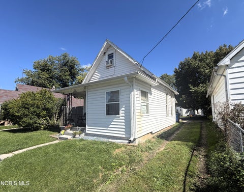 Tiny photo for 251 Spring Grove Avenue, Toledo, OH 43605 (MLS # 10014062)