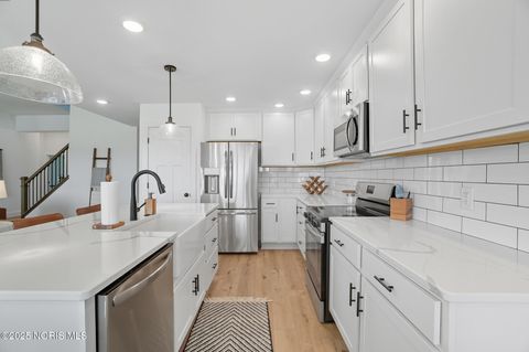 Tiny photo for 15015 Stonebridge Lane, Perrysburg, OH 43551 (MLS # 10001882)